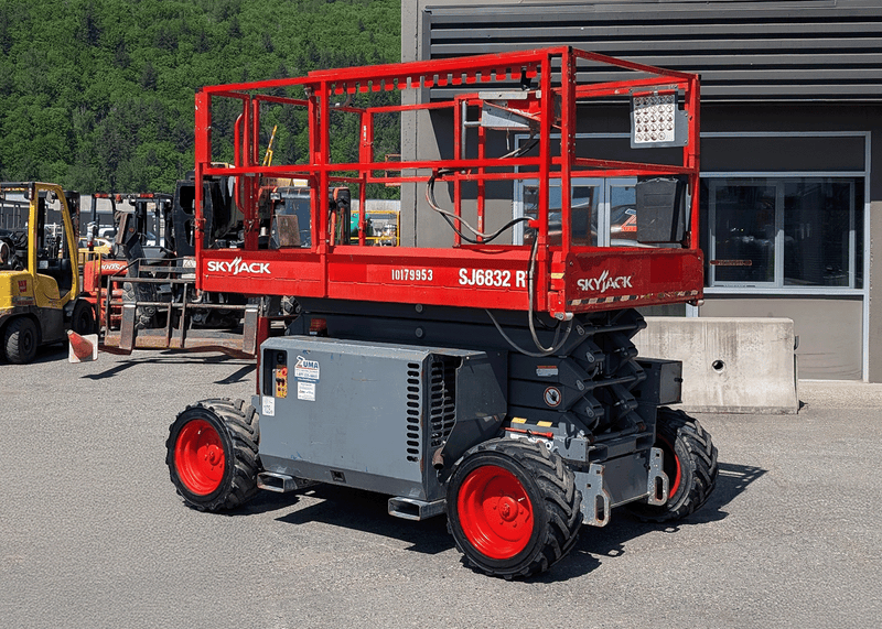 2015 Skyjack SJ 6832RT Scissor Lift