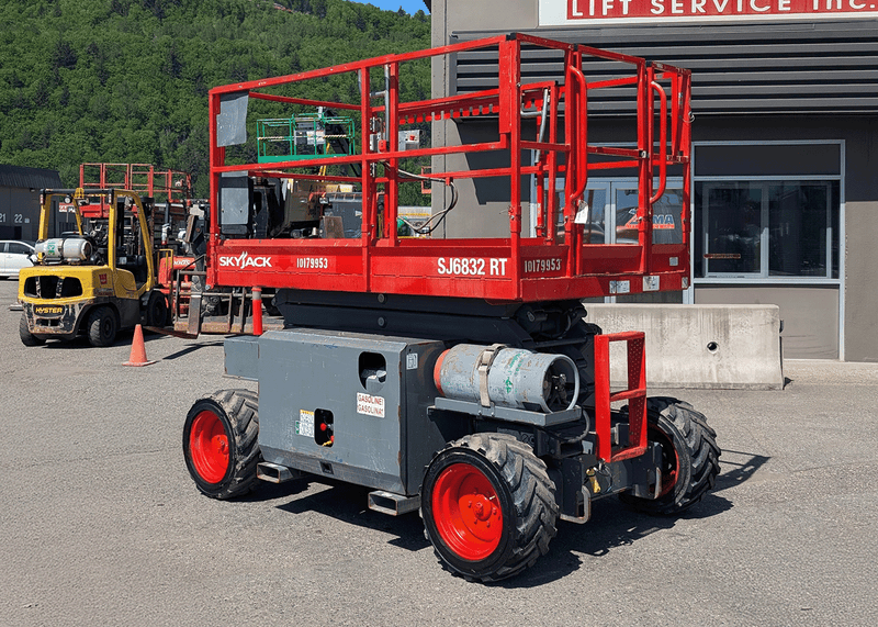 2015 Skyjack SJ 6832RT Scissor Lift